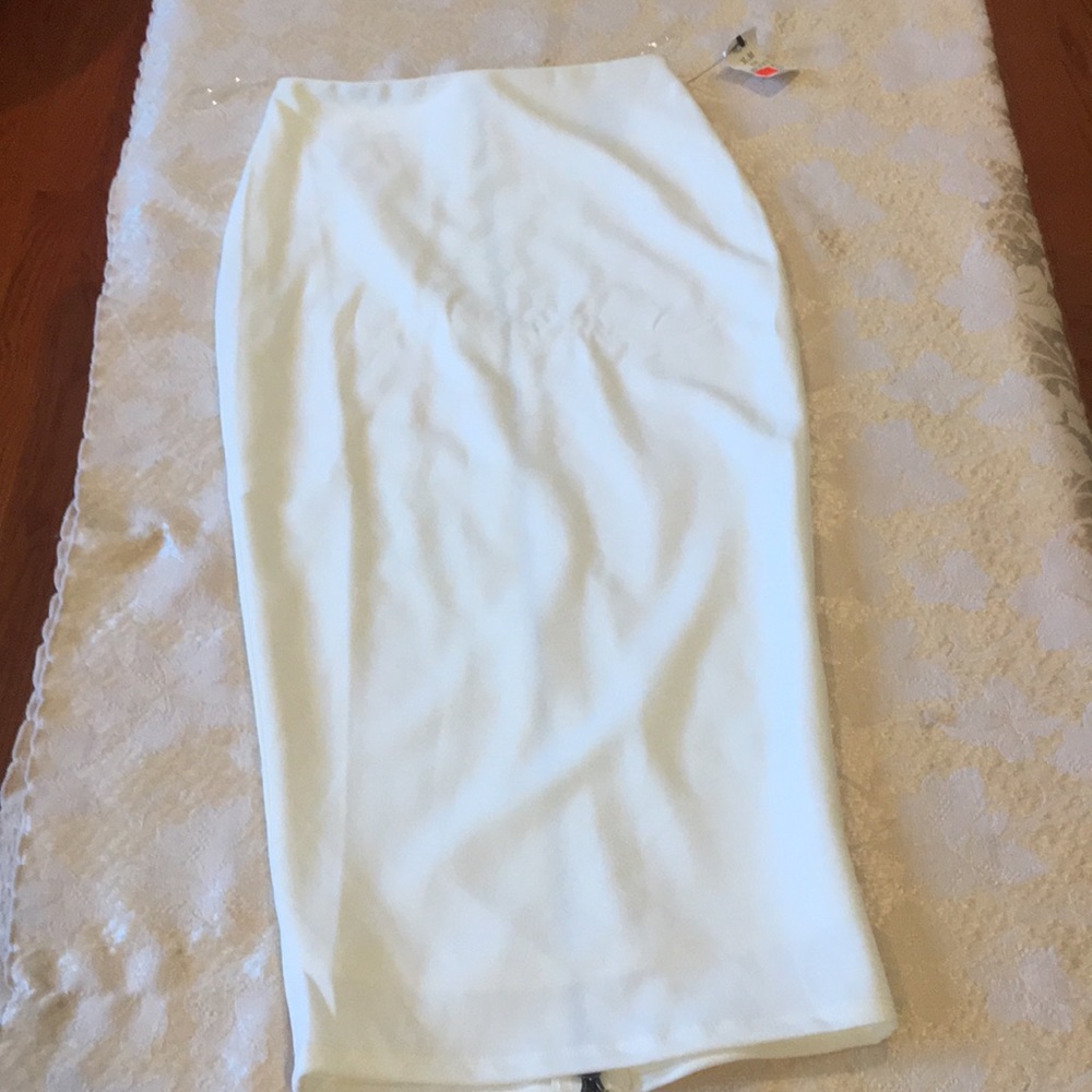 White pencil skirt with zipper